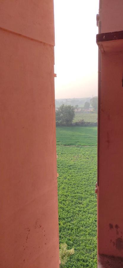 Appartamento Untrained & Unplanned Jabalpur Esterno foto