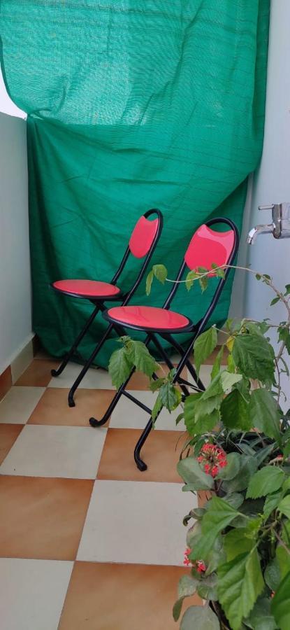 Appartamento Untrained & Unplanned Jabalpur Esterno foto