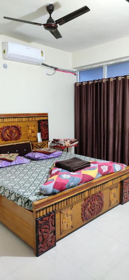 Appartamento Untrained & Unplanned Jabalpur Esterno foto